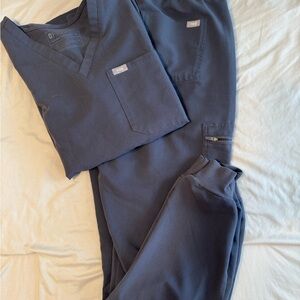 Figs Dark Grey Women's Scrub Set